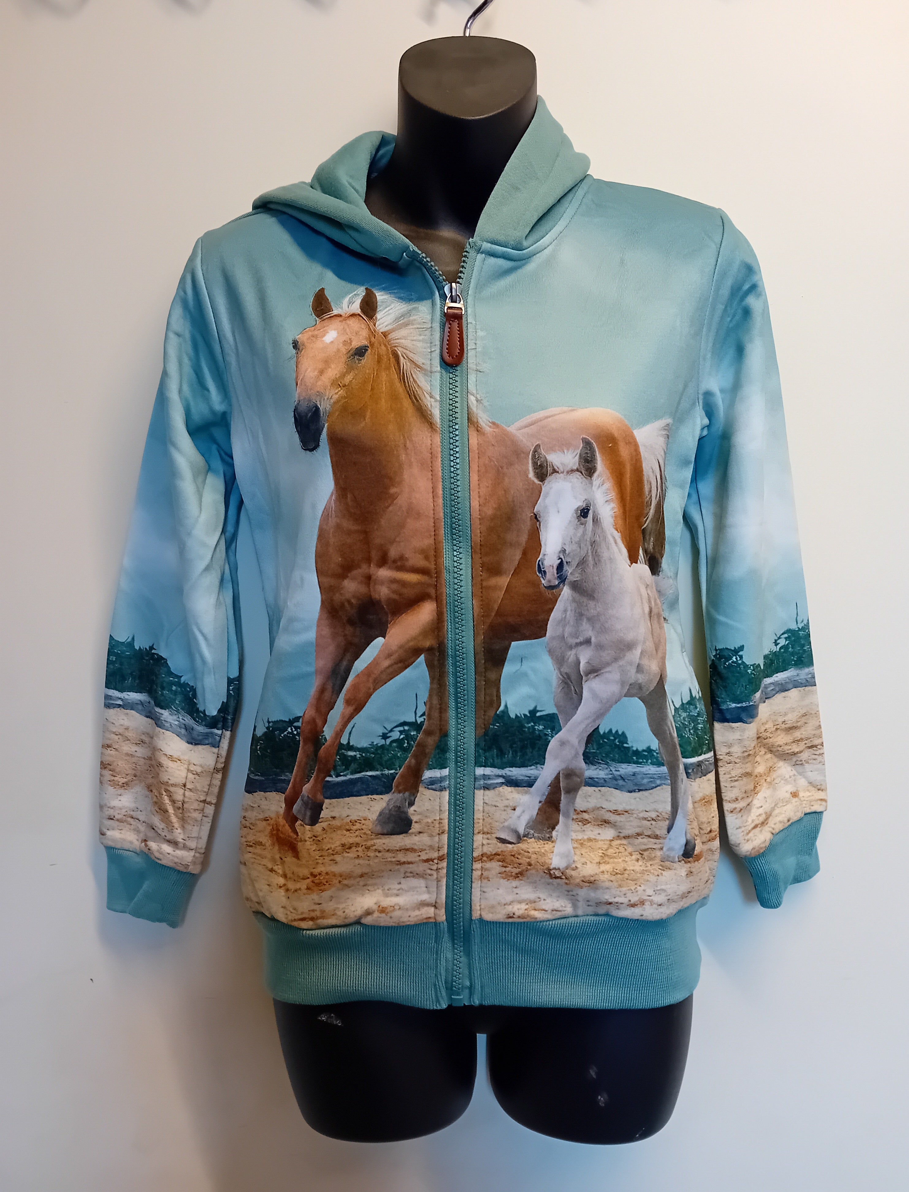 Licht blauw/groen vest met paarden